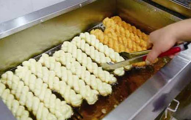 初中沒畢業(yè)靠麻花創(chuàng)業(yè)，第一天賣出4000多根